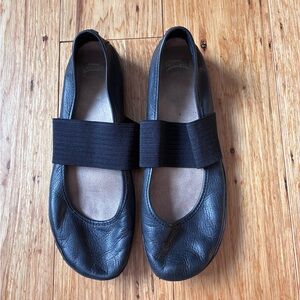 CAMPER Women's Right Ballerinas Slip-Ons Black
Size 40 (US 9)
